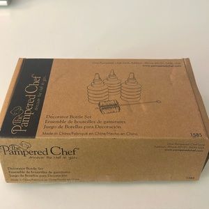 Pampered chef decorator bottle set